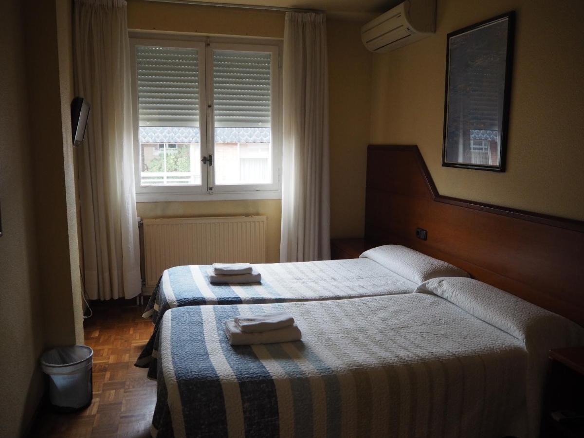 Alojamientos Acella Pamplona Esterno foto