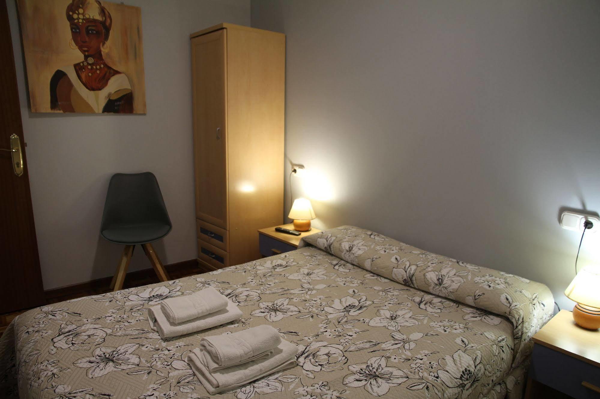 Alojamientos Acella Pamplona Esterno foto
